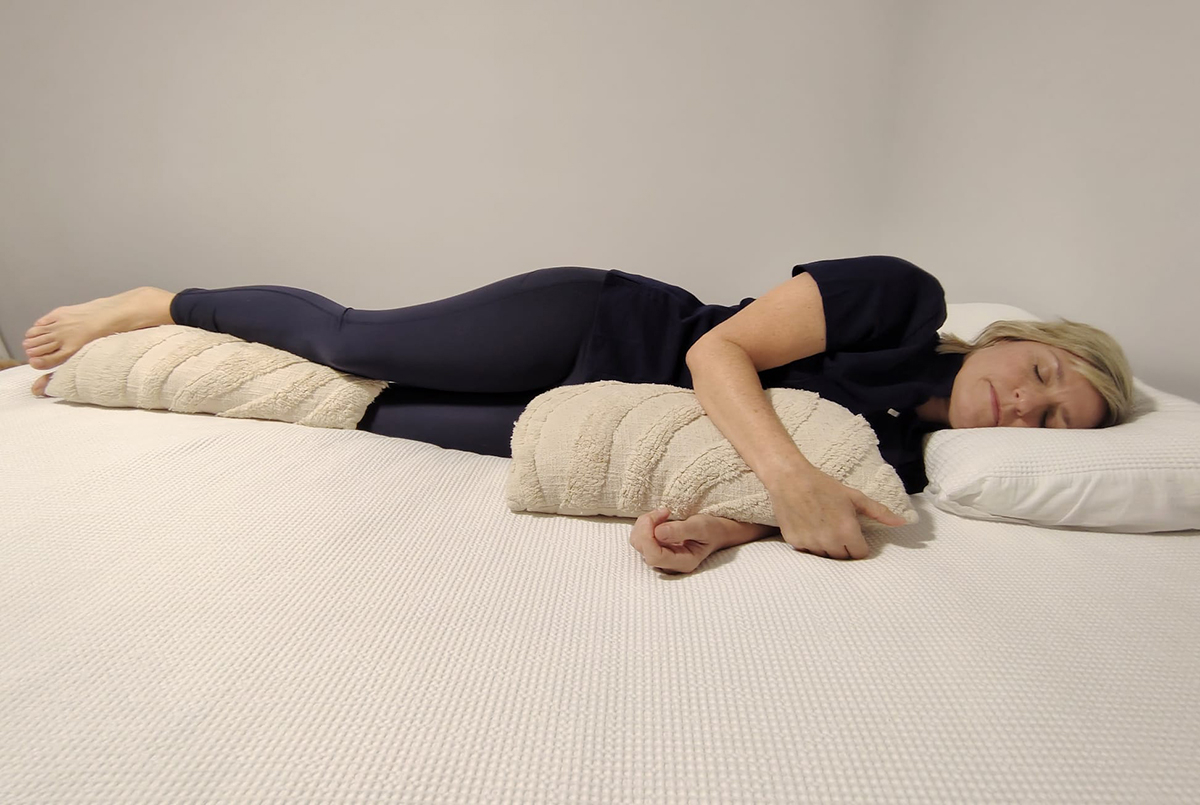 Samantha-Melling-Massage-Side-Sleeping-Posture